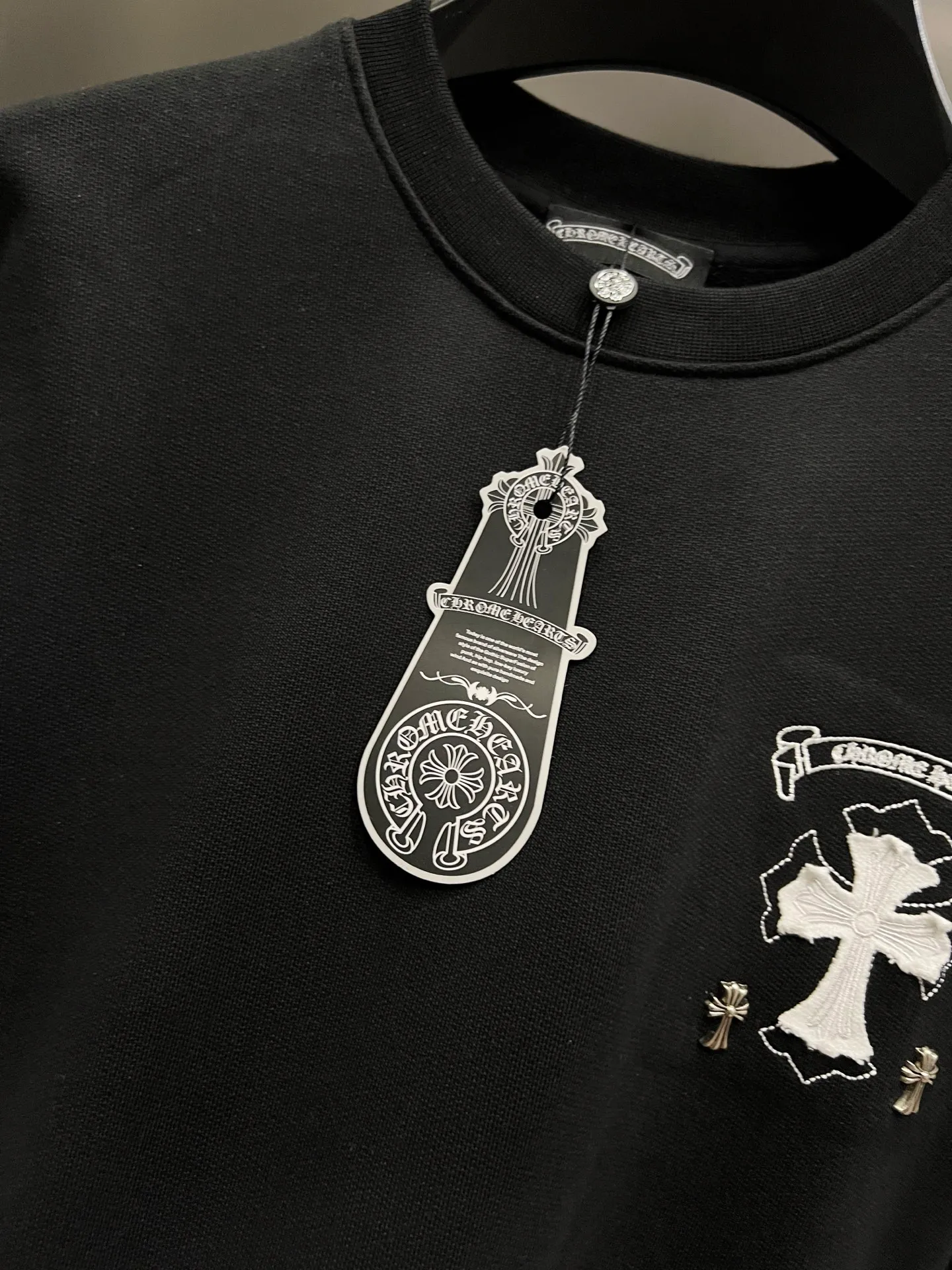 🅿️310 CH Cro 2025 autumn and winter new style, customized 430g double yarn plain fabric, round neck long-sleeved sweatshirt, cross three-dimensional embroidery technology + cross patch hardware, the real thing is great🔥Same style for men and women, loose version, size S M L XL XXL five sizes black white